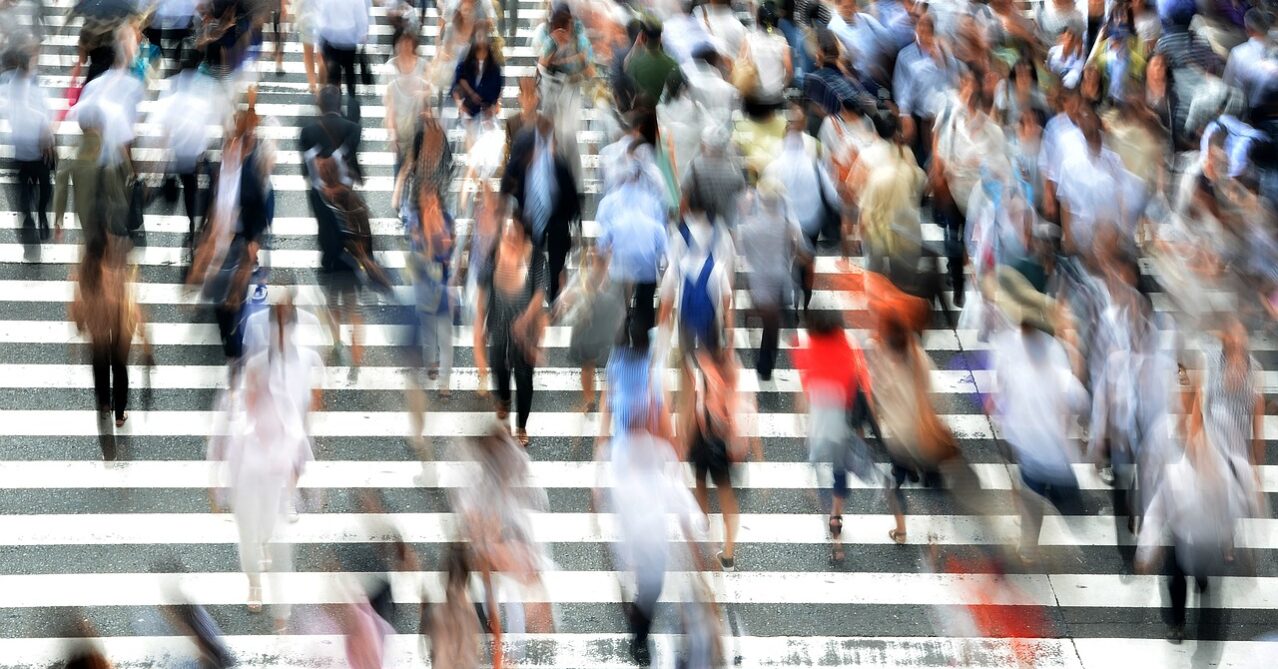 pedestrians-400811_1280