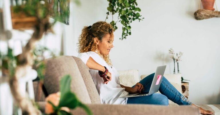 1 iš 2 lietuvių apsiperka internete bent kartą per mėnesį_Shutterstock nuotr.