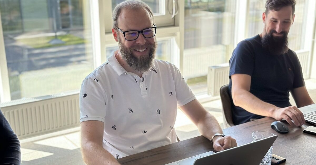 8e299fd8-b439-4ba5-b6fc-814aad5e5e05