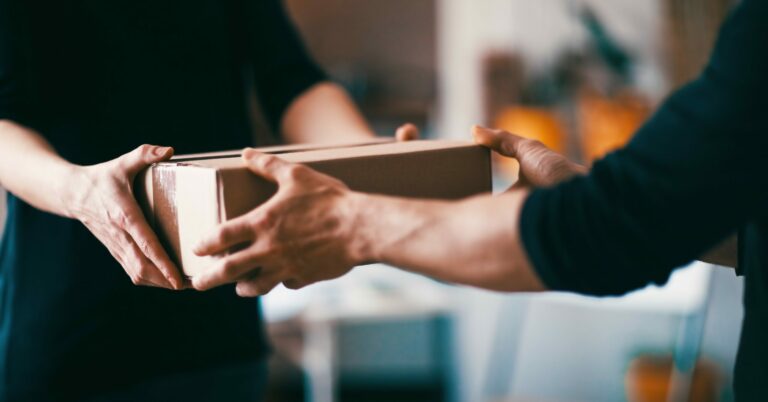 Tarptautiniai siuntų pristatymai tampa vis labiau prieinami tiek kainos, tiek laiko prasme_Shutterstock nuotrauka